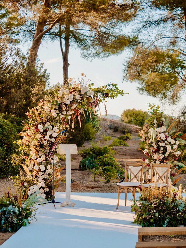 White Ibiza Wedding Directory: Vendors – Aurea Floral Studio, floral design in Ibiza