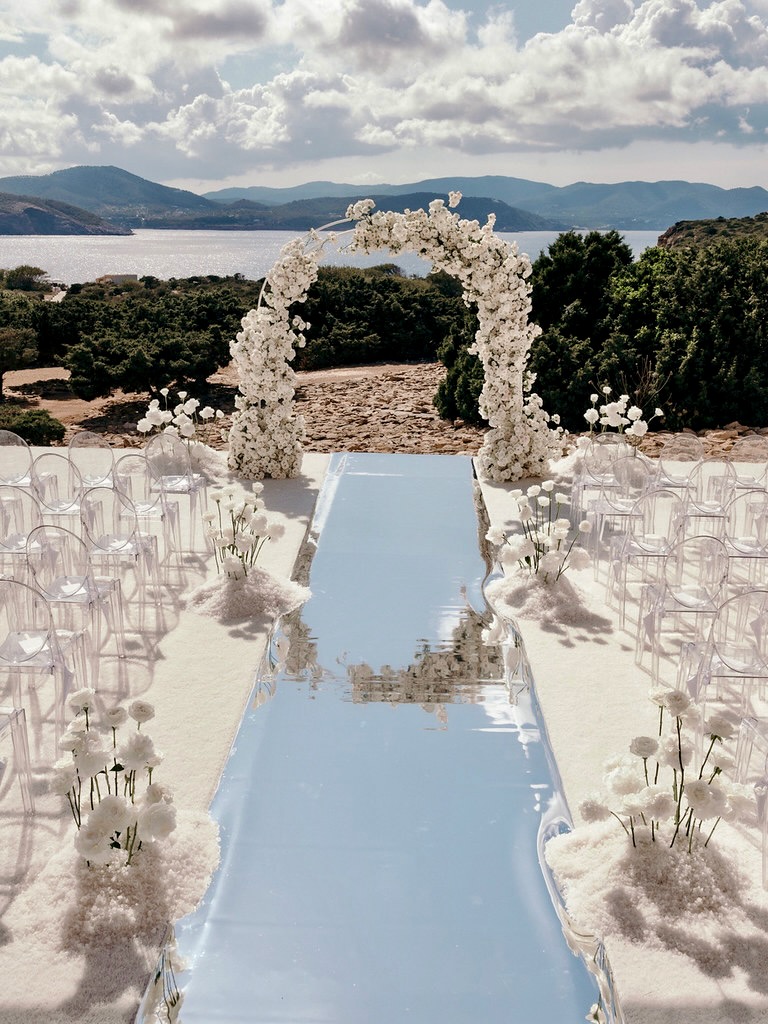 White Ibiza Wedding Directory: Vendors – Aurea Floral Studio, floral design in Ibiza