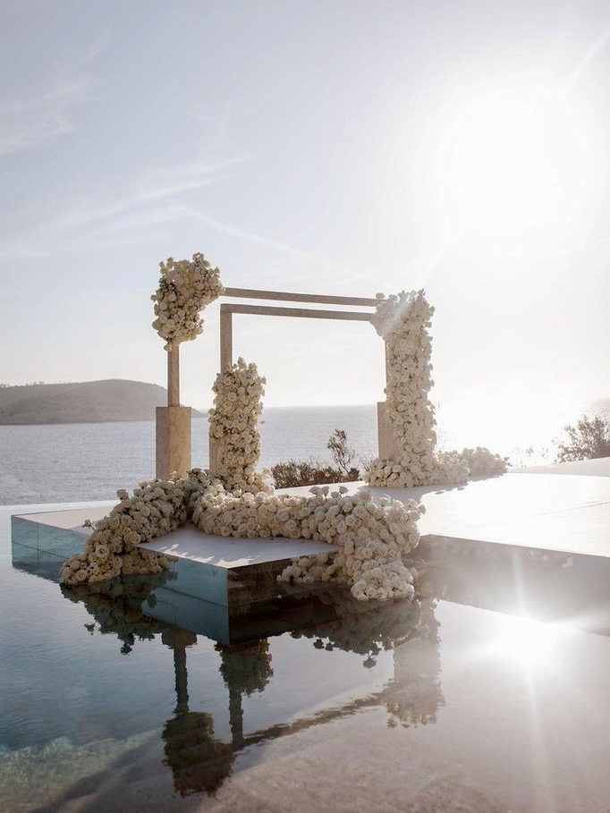 White Ibiza Wedding Directory: Vendors – Aurea Floral Studio, floral design in Ibiza